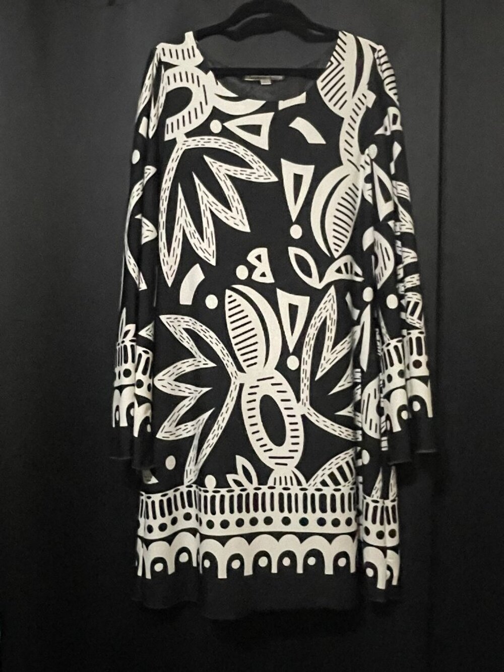 Nicola US Black & White Dress Size L – Long Sleeve – Flowy Sleeve – Chic